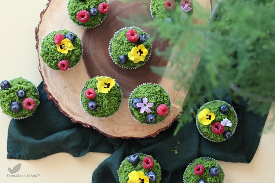  Mechové cupcakes s mango curd